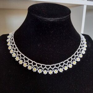 🌼 Hand-Woven Daisy Beaded Choker — Created with Passion